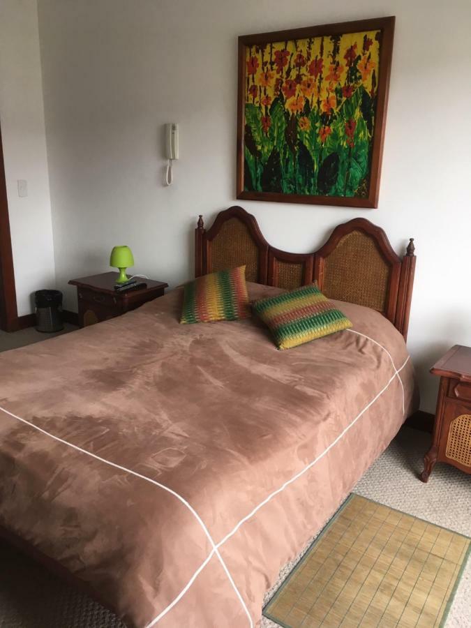 Suites Parque Real Quito Exterior foto