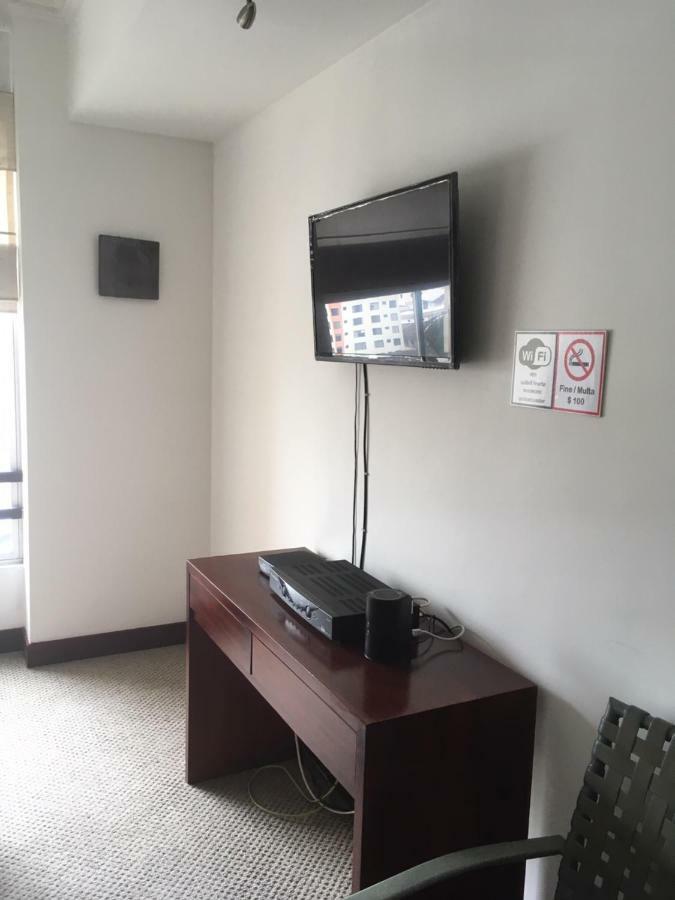 Suites Parque Real Quito Exterior foto